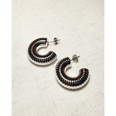 ARGOLLAS CON DETALLES INFLADA PLATEADA